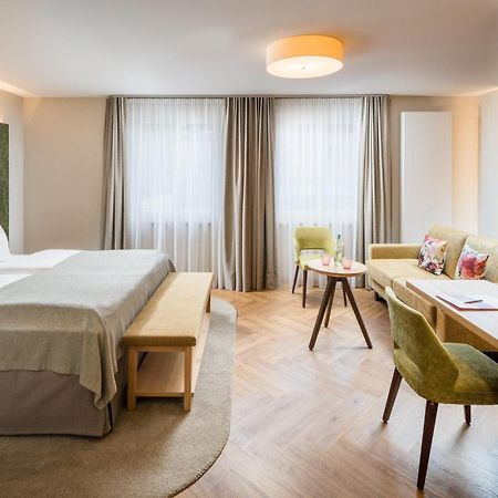 Parkhotel Gueldene Berge ไวเซนเฟลส์ ภายนอก รูปภาพ