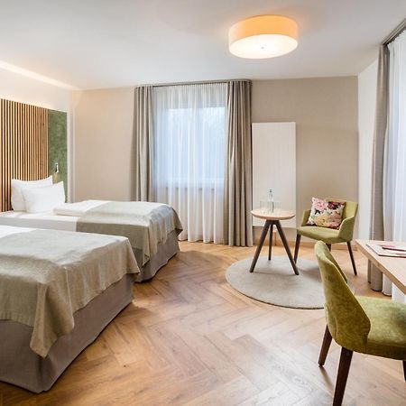 Parkhotel Gueldene Berge ไวเซนเฟลส์ ภายนอก รูปภาพ