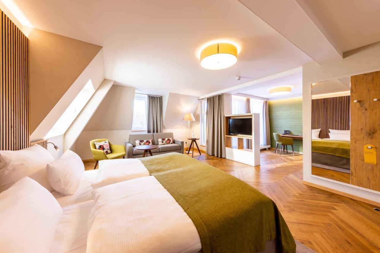 Parkhotel Gueldene Berge ไวเซนเฟลส์ ภายนอก รูปภาพ