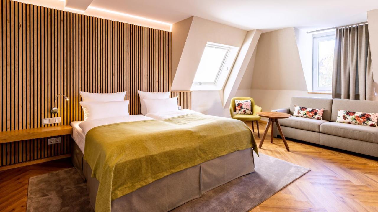 Parkhotel Gueldene Berge ไวเซนเฟลส์ ภายนอก รูปภาพ