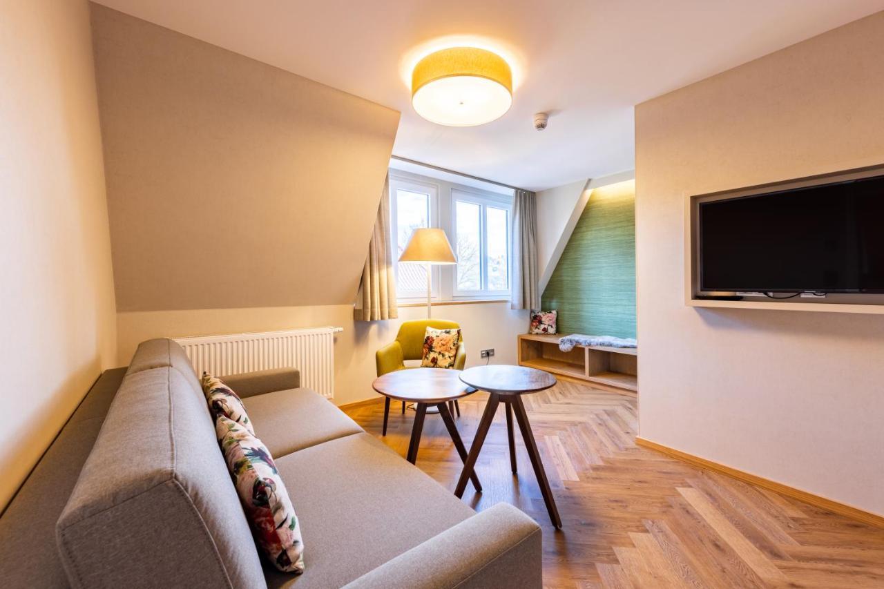 Parkhotel Gueldene Berge ไวเซนเฟลส์ ภายนอก รูปภาพ