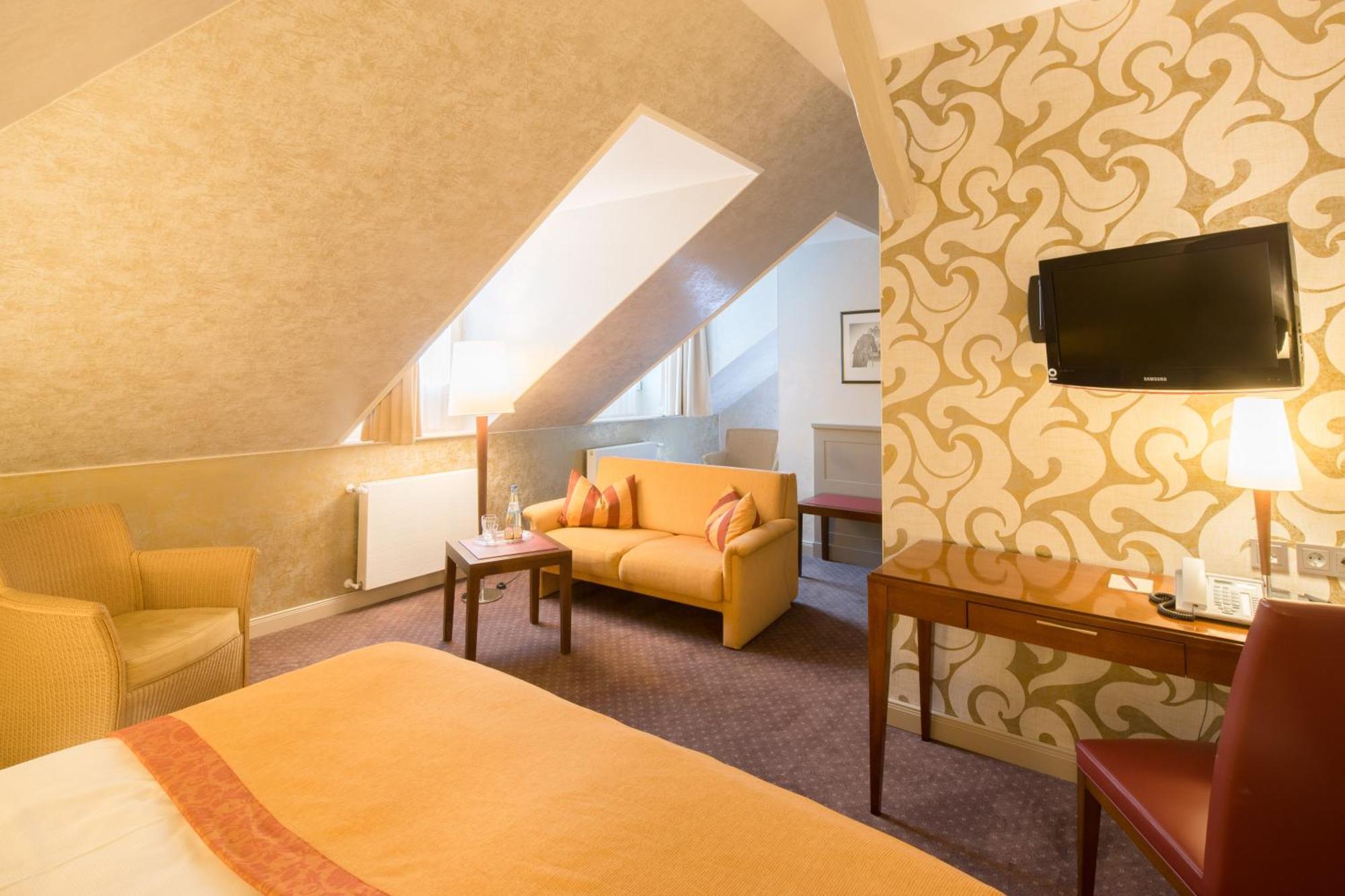 Parkhotel Gueldene Berge ไวเซนเฟลส์ ภายนอก รูปภาพ