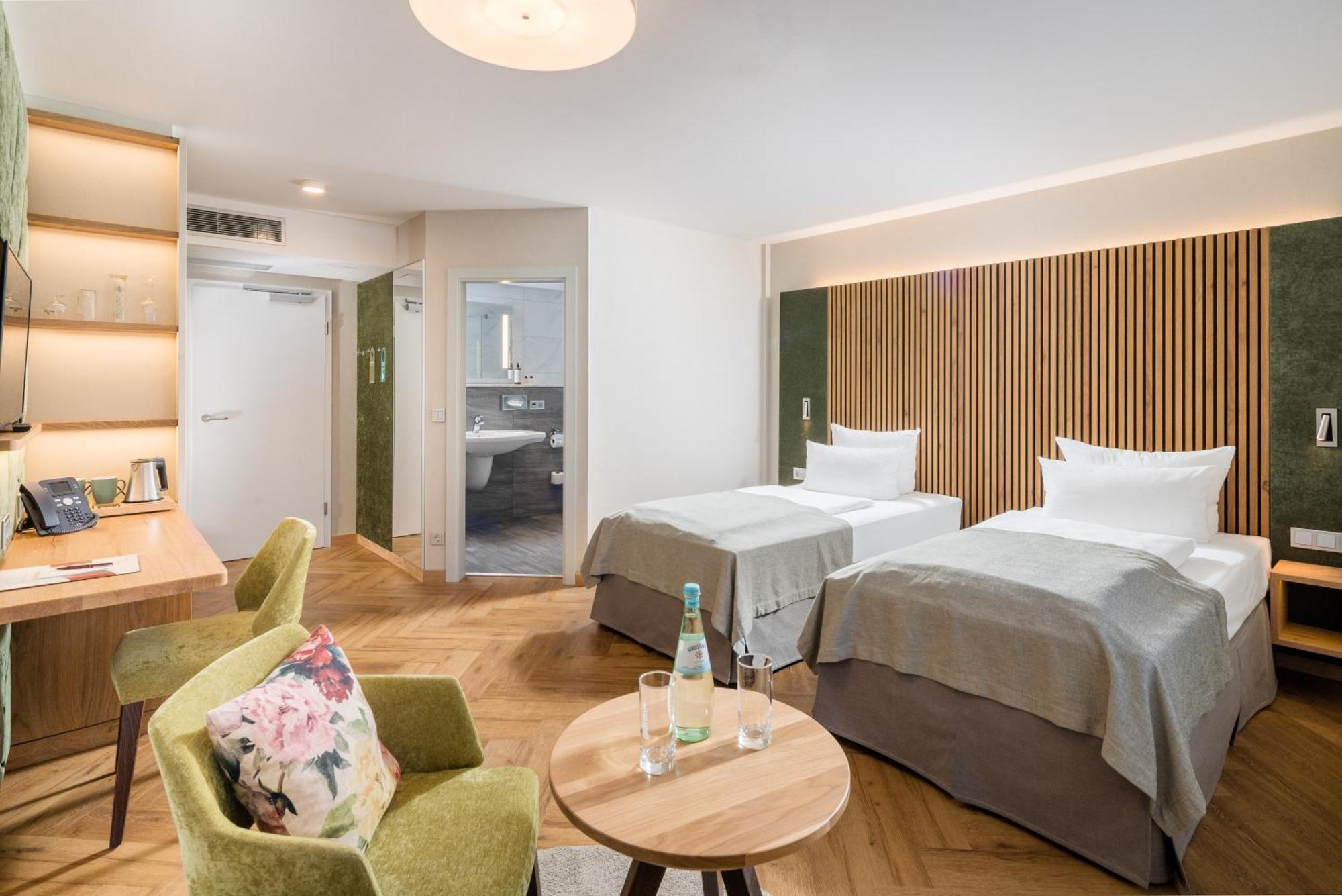 Parkhotel Gueldene Berge ไวเซนเฟลส์ ภายนอก รูปภาพ