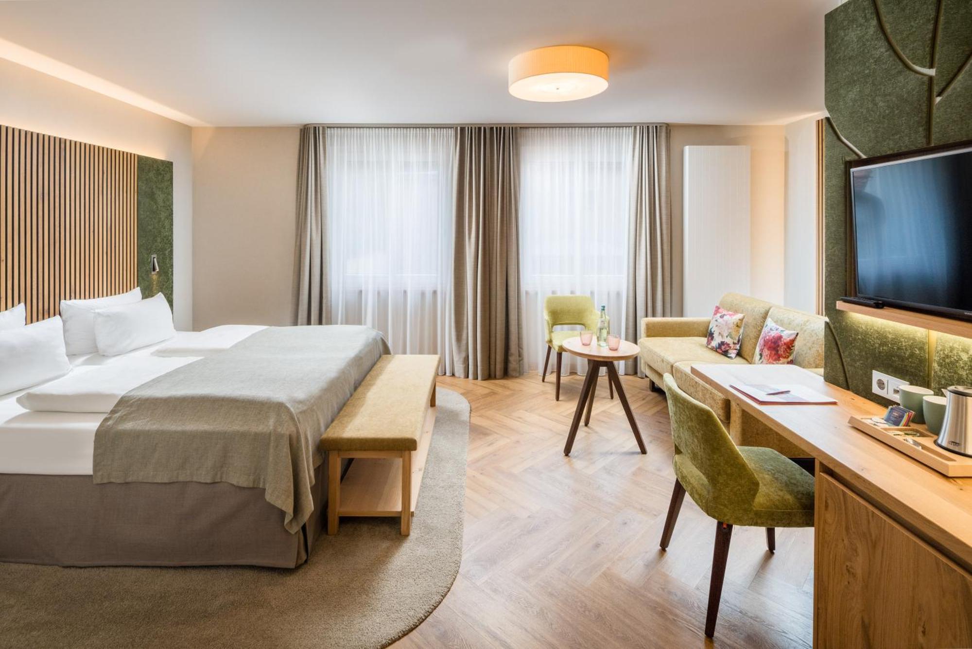 Parkhotel Gueldene Berge ไวเซนเฟลส์ ภายนอก รูปภาพ