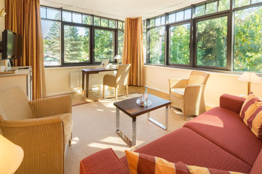 Parkhotel Gueldene Berge ไวเซนเฟลส์ ภายนอก รูปภาพ